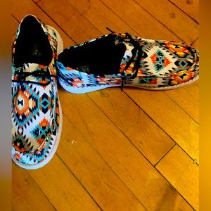 Country style shoes size 10